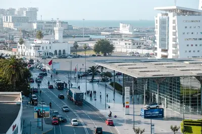 a city with a busy street with cars and buildings at Confort Urbain Casablanca Vue Accès Gare Casa Port in Casablanca