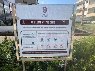 a sign for a retirement preserve in front of a building at Bain de soleil à Dar Bouazza in Dar Bouazza
