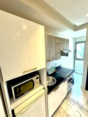 a kitchen with a sink and a microwave at Studio Cosy au Centre de Casablanca, Idéal pour Découvrir la Ville in Casablanca-Port