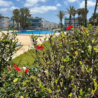 Apartment with swimming pool
