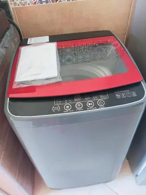 a red and gray printer sitting in a box at Appartement calme et confortable in Bouznika
