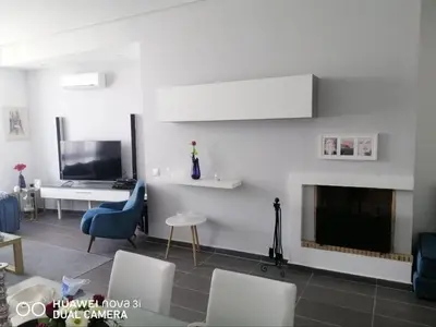 a living room with a fireplace and a tv at Appartement Résidence balnéaire Dar Al bahr in Sidi Rahal