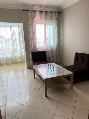 a living room with a coffee table and a couch at Un studio meublé agréable à Casablanca in Casablanca