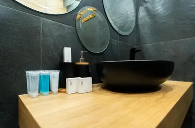 a bathroom with a black bowl sink on a wooden counter at El home del belbala in Casablanca