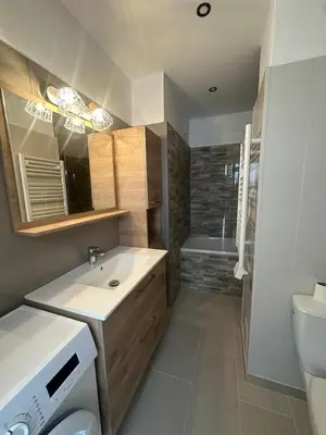 a bathroom with a sink and a toilet and a tub at Résidence yassmin in Rabat