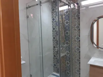 a shower with a glass door in a bathroom at Appartement 3 chambres et Salon sans ascenseur 3 mn à pied au Parc du Mohammedia in Mohammedia