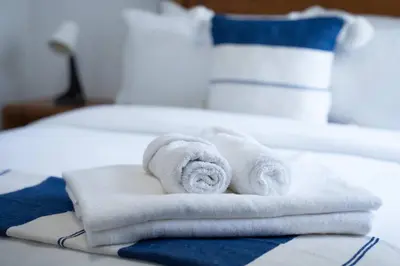 a pile of towels sitting on top of a bed at Détente en Famille, Piscine, Plage à Proximité in Bouznika