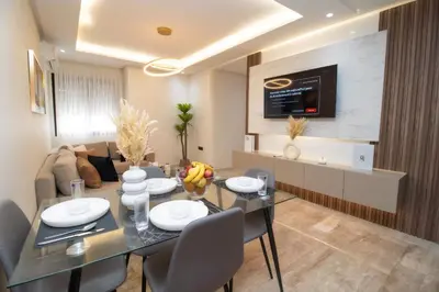 a dining room and living room with a table and chairs at Magnífico apartamento in Casablanca