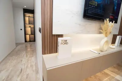 a room with a table with a sign on it at Magnífico apartamento in Casablanca