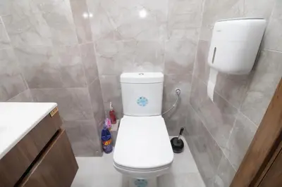 a bathroom with a white toilet in a room at Magnífico apartamento in Casablanca