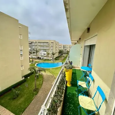 Bel appartement vue piscine