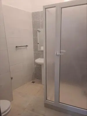 a bathroom with a shower and a toilet at Beau appartement pour votre séjour a Casablanca Bouskoura in Bouskoura