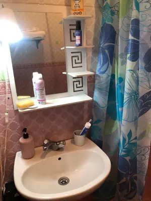 a bathroom with a sink and a mirror at Chambre cosy en bord de mer in Mohammedia