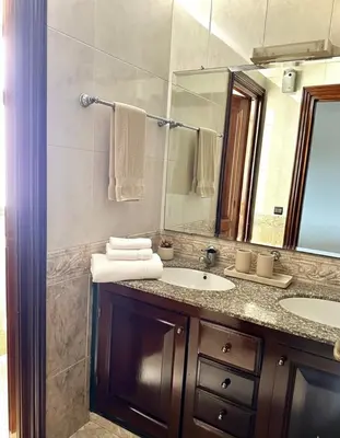 a bathroom with two sinks and a large mirror at Grand Appartement à Louer à Agdal, à Deux Pas de la Gare in Rabat