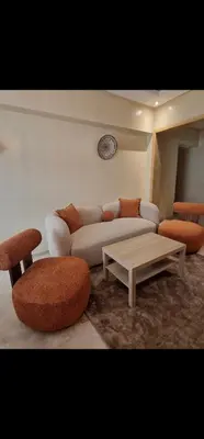 a living room with a couch and a table and chairs at 2Roms 5mn Palmier Maarif Distriktet Wifi Rapide A4 in Casablanca