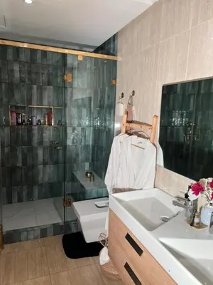 a bathroom with a sink and a shower at Logement 5 etoiles avec piscine et jardin privée à rabat hay riad in Rabat