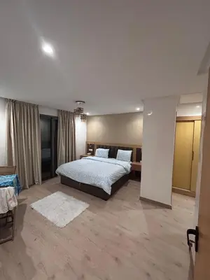 a bedroom with a large bed in a room at Appartement élégant et raffiné in Nouaseur
