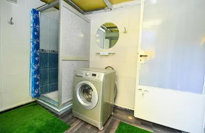 a laundry room with a washing machine in a room at Hamouda Tabina in Rabat