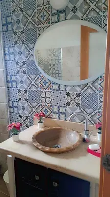 a bathroom with a sink and a mirror at Bel Appart dans une résidence balneaire in Tamaris