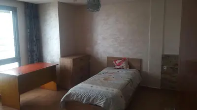 a small bedroom with a bed and a desk at Belle et spacieuse villa avec piscine privée in Casablanca