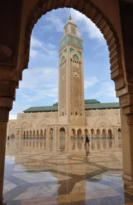 a large building with a clock tower in it at Studio chic Palmier in Casablanca
