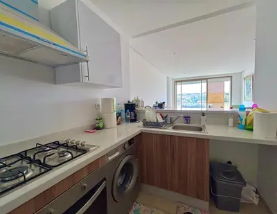 a kitchen with a stove and a washing machine at La perla del Atlántico in Casablanca