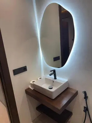 a bathroom with a white sink and a mirror at Superbe T2 moderne au cœur du Maarif Confort & Style in Casablanca