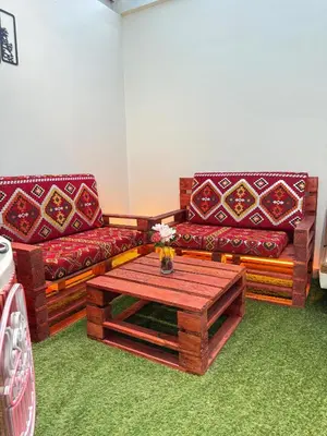 a living room with two couches and a coffee table at App Chic & Jacuzzi à Bourgogne près de la Corniche in Casablanca-Port