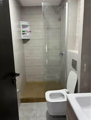 a bathroom with a shower and a toilet and a sink at Appartement tamaris les crêtes in Casablanca