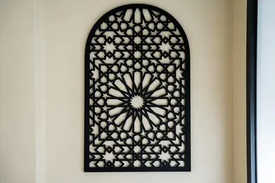 a window with a geometric design on a wall at Résidence Dunkerque - Duplex in Casablanca
