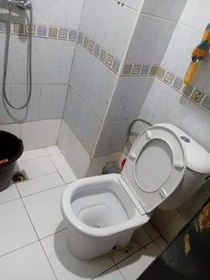 a bathroom with a toilet with the lid up at Belle chambre pour 2 sidi maarouf in Casablanca