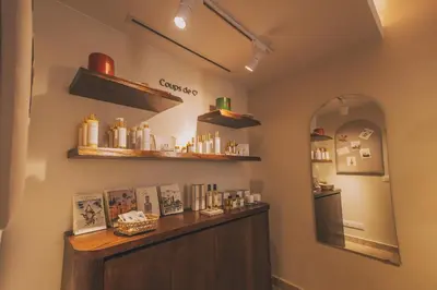a room with a counter and a mirror at Dally Apart Hotel in Rabat