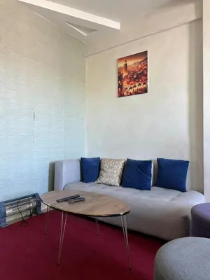 a living room with a couch and a table at Studio cosy et abordable in Casablanca