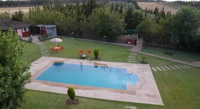 an overhead view of a swimming pool in a yard at Le refuge vert in Berrechid