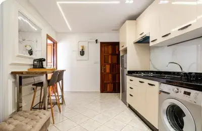 a kitchen with a washer and dryer at Studio charment près de la mosqué Hassan II in Casablanca
