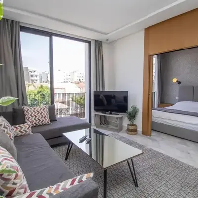 B5 Modern bright studio with city view