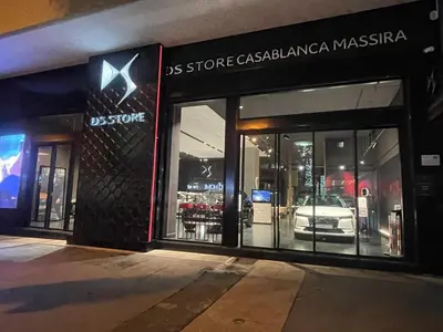 a store front of a store with a car in the window at Studio a 2 pas des TWINS CENTER boulevard Massira Khadra in Casablanca
