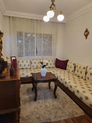 a living room with a couch and a table at Appartement chic de 3 chambres au cœur de Casablanca in Casablanca