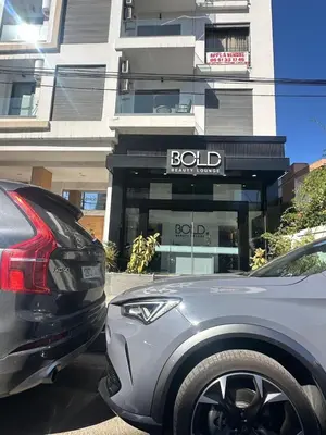 two cars parked in front of a building at Appartement confortable in Maarif