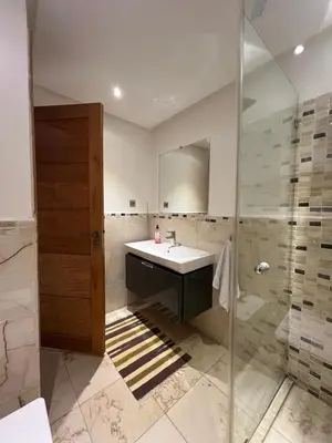 a bathroom with a sink and a shower at Appartement spacieux tout confort in Casablanca