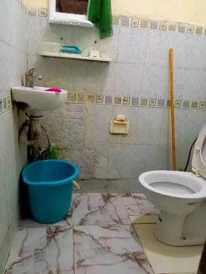 a dirty bathroom with a toilet and a sink at Tranquilité au rendez-vous in Casablanca