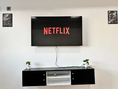 a tv on a wall with the netflix sign on it at Appartement moderne aux perles de temara in Temara