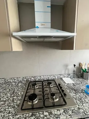 a stove top oven sitting on top of a kitchen counter at Métropole parc Manesmane in Mohammedia