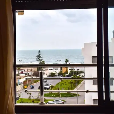 Modern Apt with sea view and access to the beach
