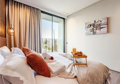 a bedroom with a bed with white pillows and a window at Studio Luxe avec vue Magnifique WiFi Haut Debit et Netflix Inclus in Casablanca