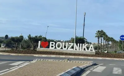 a sign with a heart on it on the side of a street at Spacieux RDC avec salle de sport privative in Bouznika
