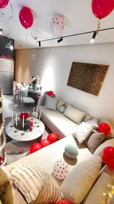 a living room with red balloons on the walls at Studio luxueux CFC in Casablanca