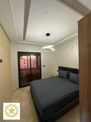 a bedroom with a bed and a ceiling at Appartement noor aéroport casablanca in Deroua