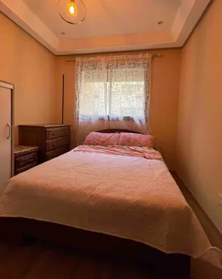 a bedroom with a bed and a window at Appartment Maarif proche toutes commoditées in Casablanca