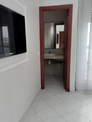 a bathroom with a sink and a mirror at Camera a 2 minuti dal mare e la mosquee Hassan 2 in Casablanca-Port